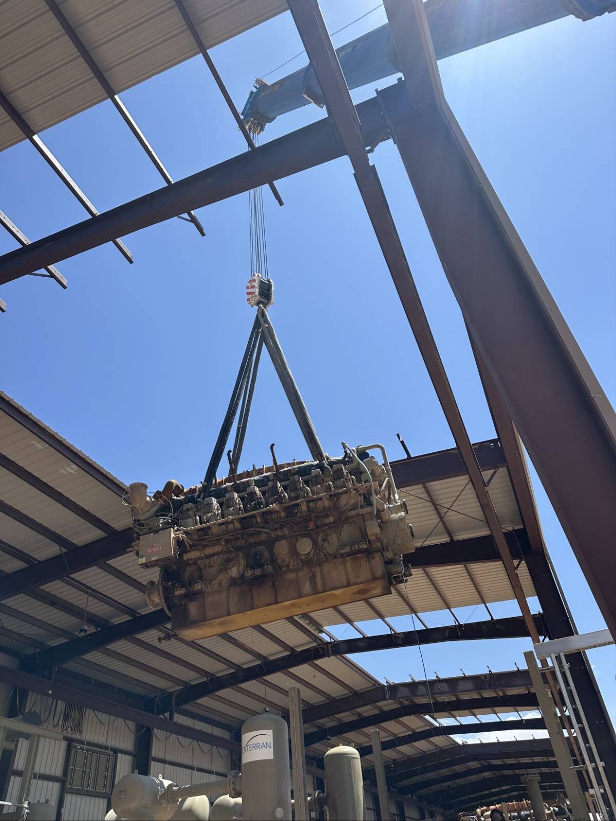 Industrial equipment lift